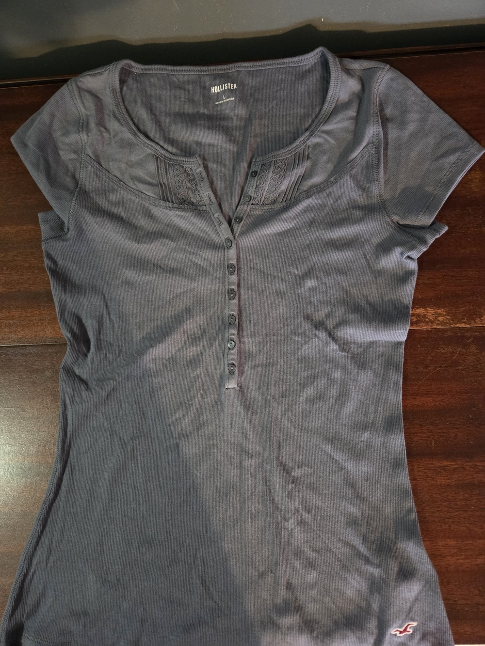 Hollister Women's Short Sleeve Henley Top - Navy Like New Size L